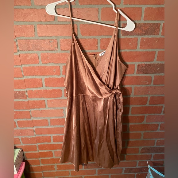Express Brown/Gold V-Neck Mini Tie dress Size XL - Picture 1 of 4